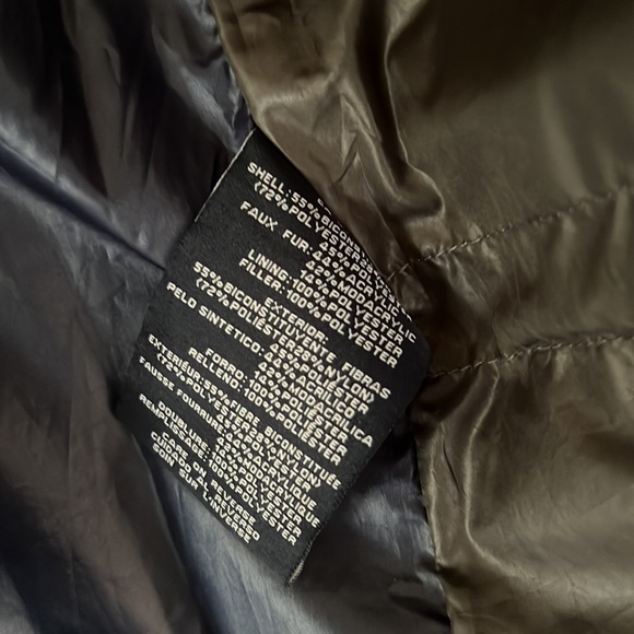 Tommy Hilfiger Men’s heavyweight winter coat size medium - Picture 6 of 8